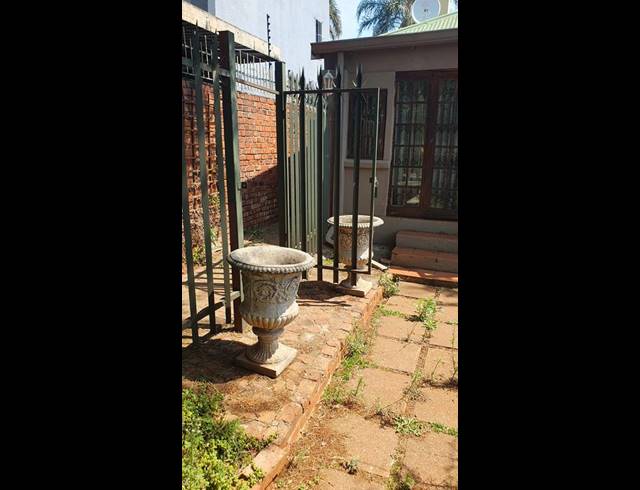 2 BEDROOM HOUSE FOR SALE IN KENSINGTON